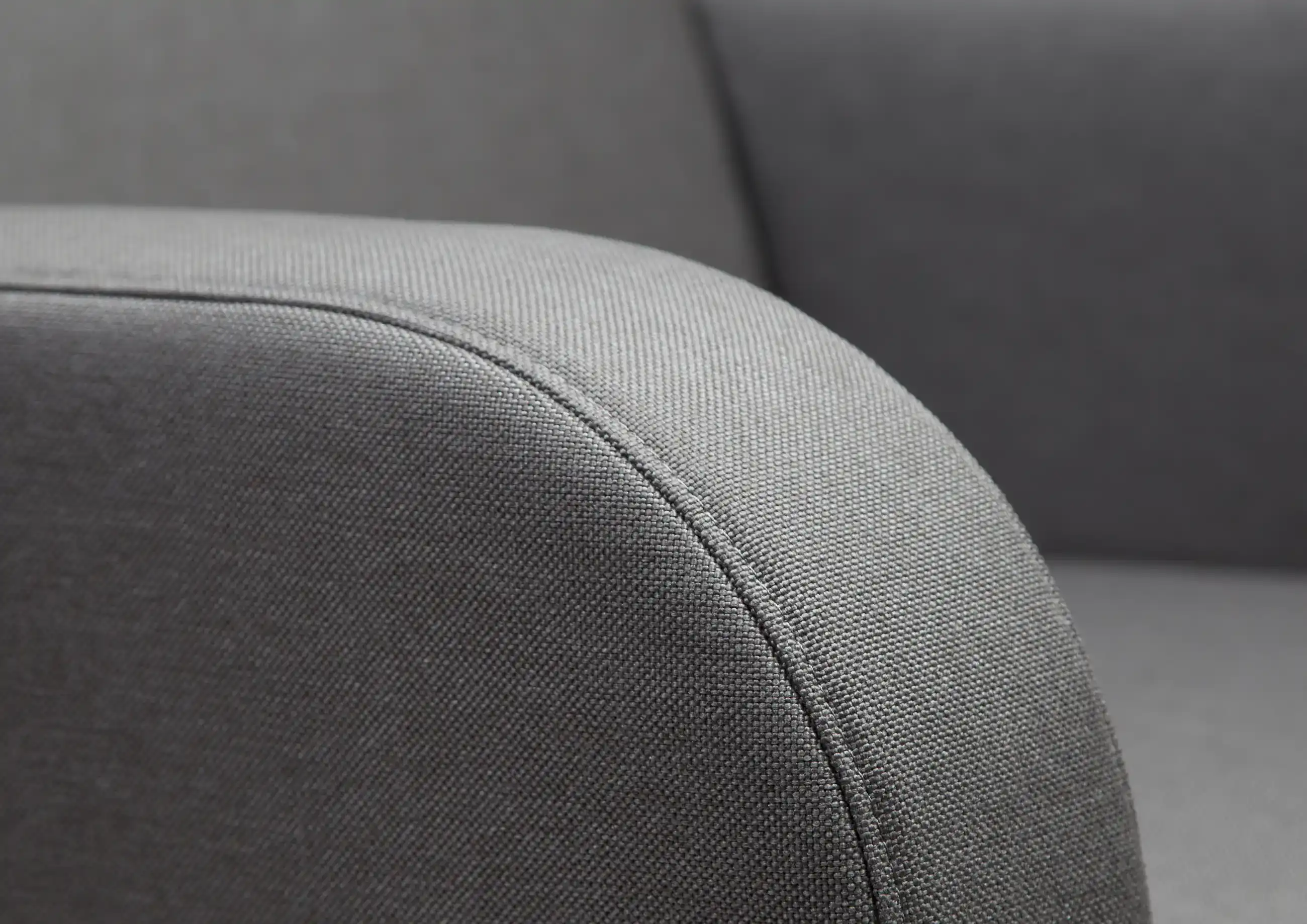 EDEL KIWI - design čalouněného křesla, mistrovské čalounění.